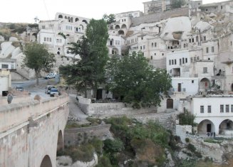 El Puente Cave Hotel