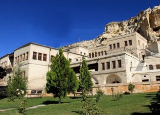 Fresco Cave Suites