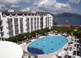Luna Beach Deluxe Hotel