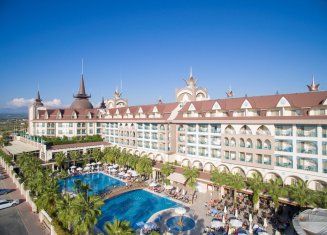 Side Crown Charm Palace