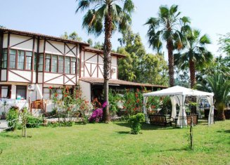 Erine Beach Hotel Bungalow