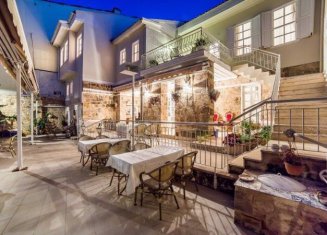 Lavin Suites Hotel 