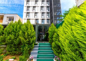 Land Park Hotel