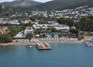 İzer Hotel & Beach Club