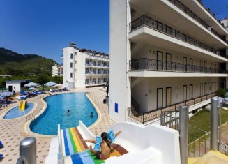 Larissa Hotel Blue