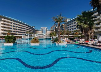 Crystal Admiral Resort Suites & Spa